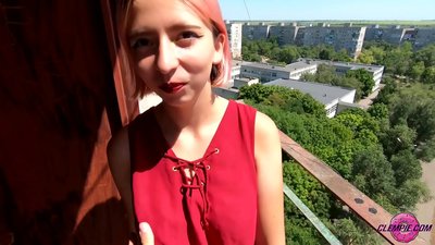 Estudiante Sensual chupa a un extraño en el Outback - Cum en su cara